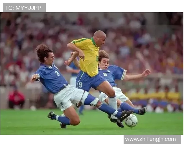 足球明星解说带你走进赛场背后的精彩瞬间与技术剖析